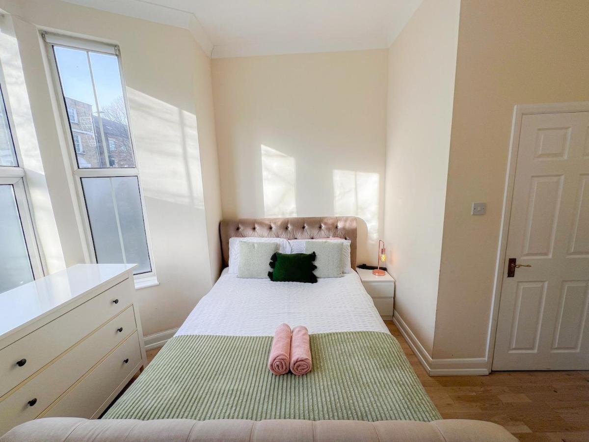 1-Bedroom Flat With Small Garden & Paid Parking In Finsbury Park, Highbury Londres Exterior foto