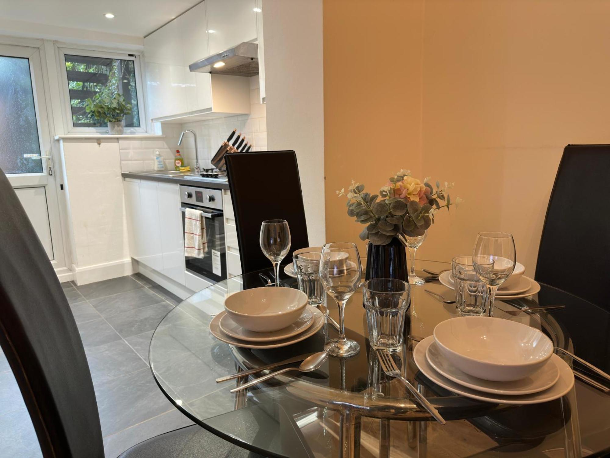 1-Bedroom Flat With Small Garden & Paid Parking In Finsbury Park, Highbury Londres Exterior foto
